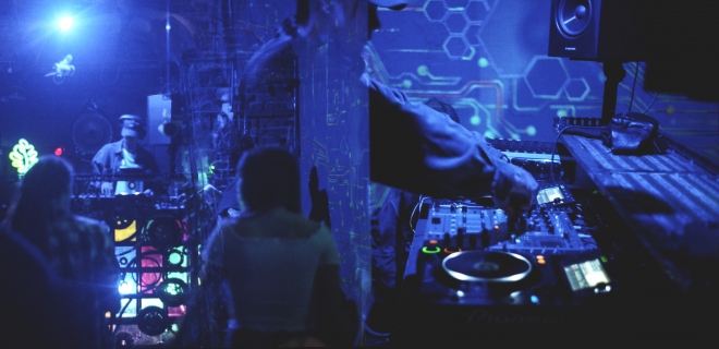 28 SOS, Cafe de la Ostrava, Dexxx